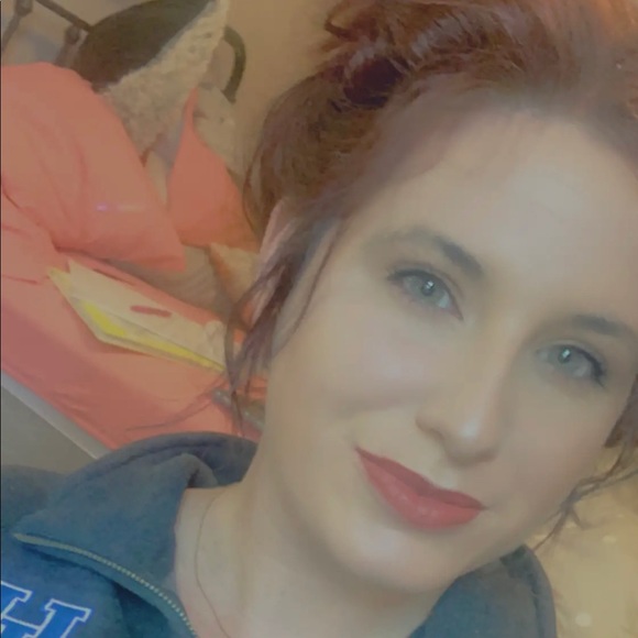 Meet your Posher, Tiffany - Picture 1 of 3